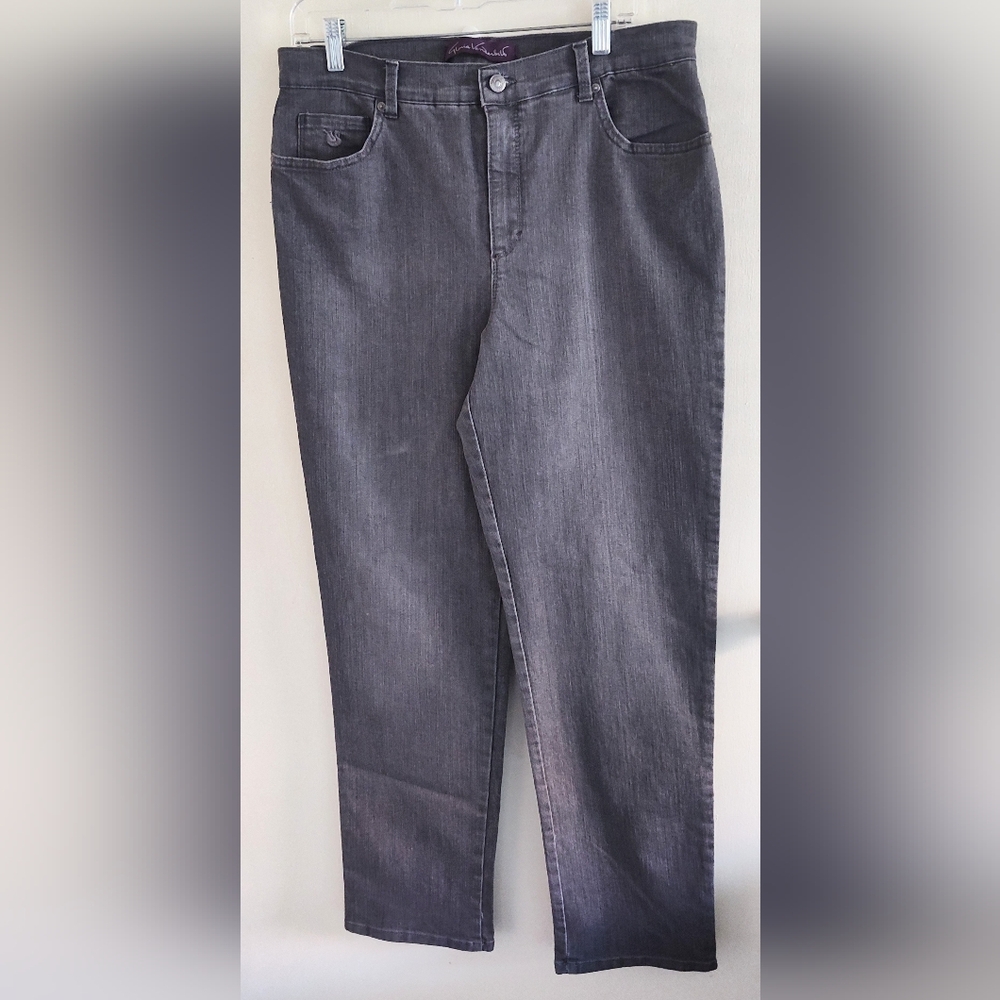 Gloria Vanderbilt women's misses size 12 gray jeans. NWOT. Straight leg stretch